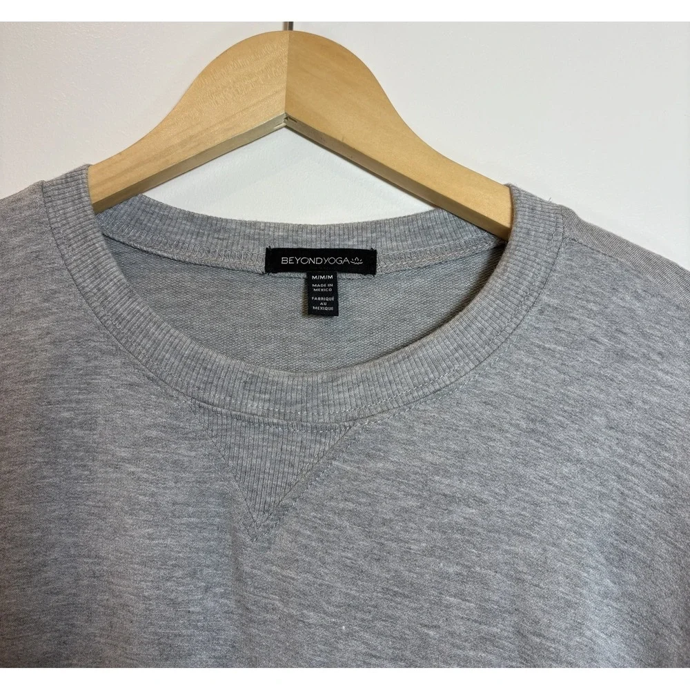 NWT Beyond Yoga Mens Medium Heather Gray Crewneck Sweatshirt Soft Lounge Comfort